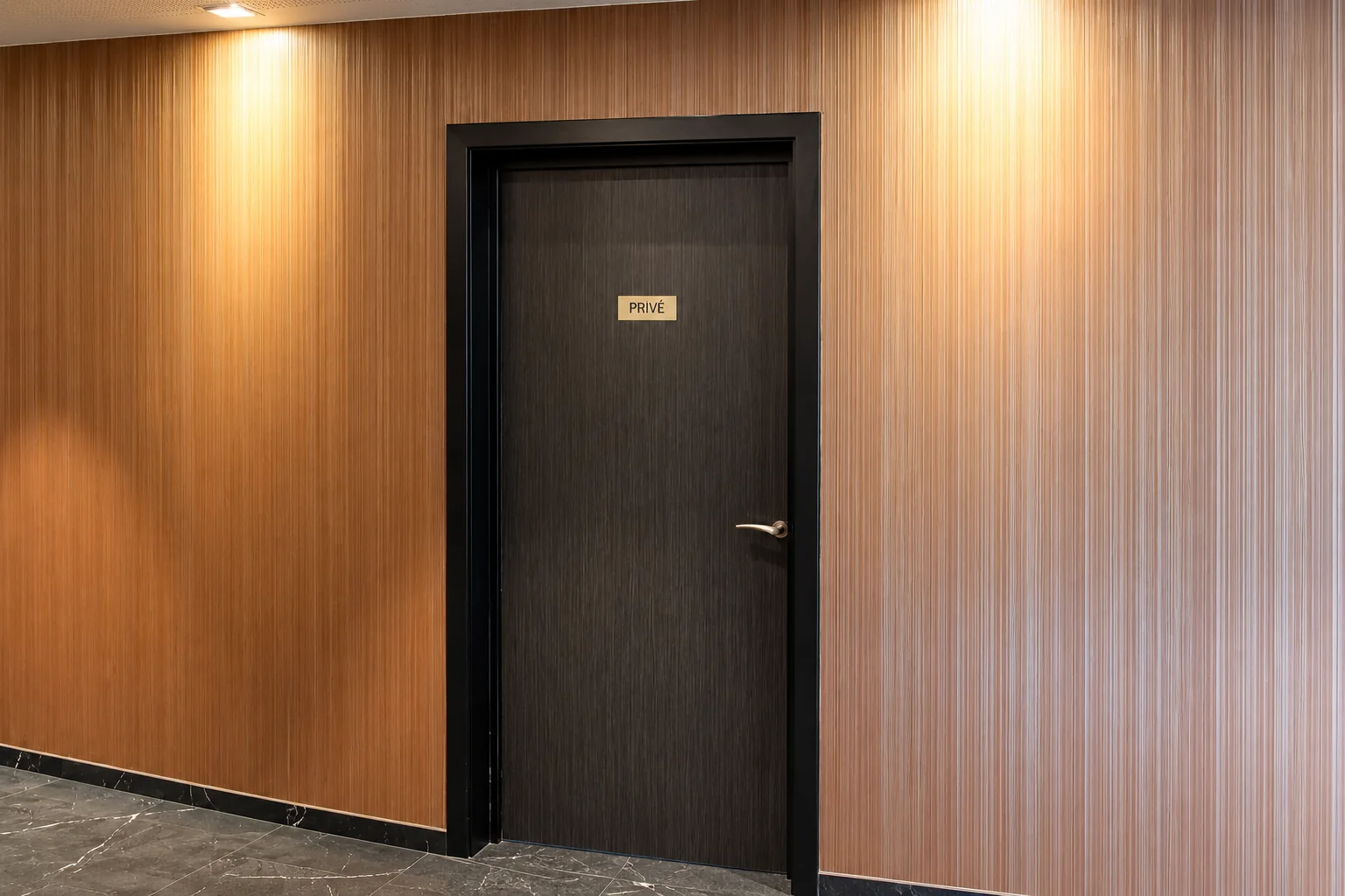 Porte privée intégrée à un hall du Royal Palace